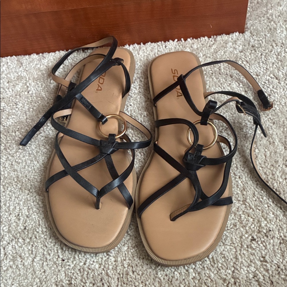 💜5/$25 Black and Tan Strappy Sandals
